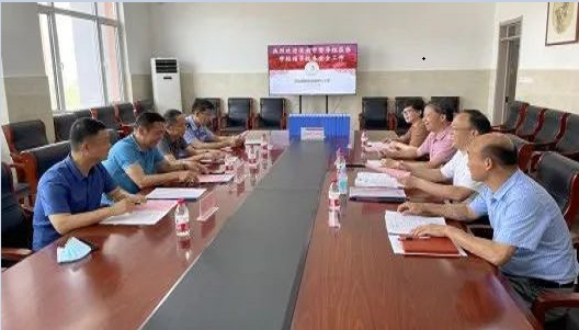 督導組走進高新校園，對校車安全進行專項檢查