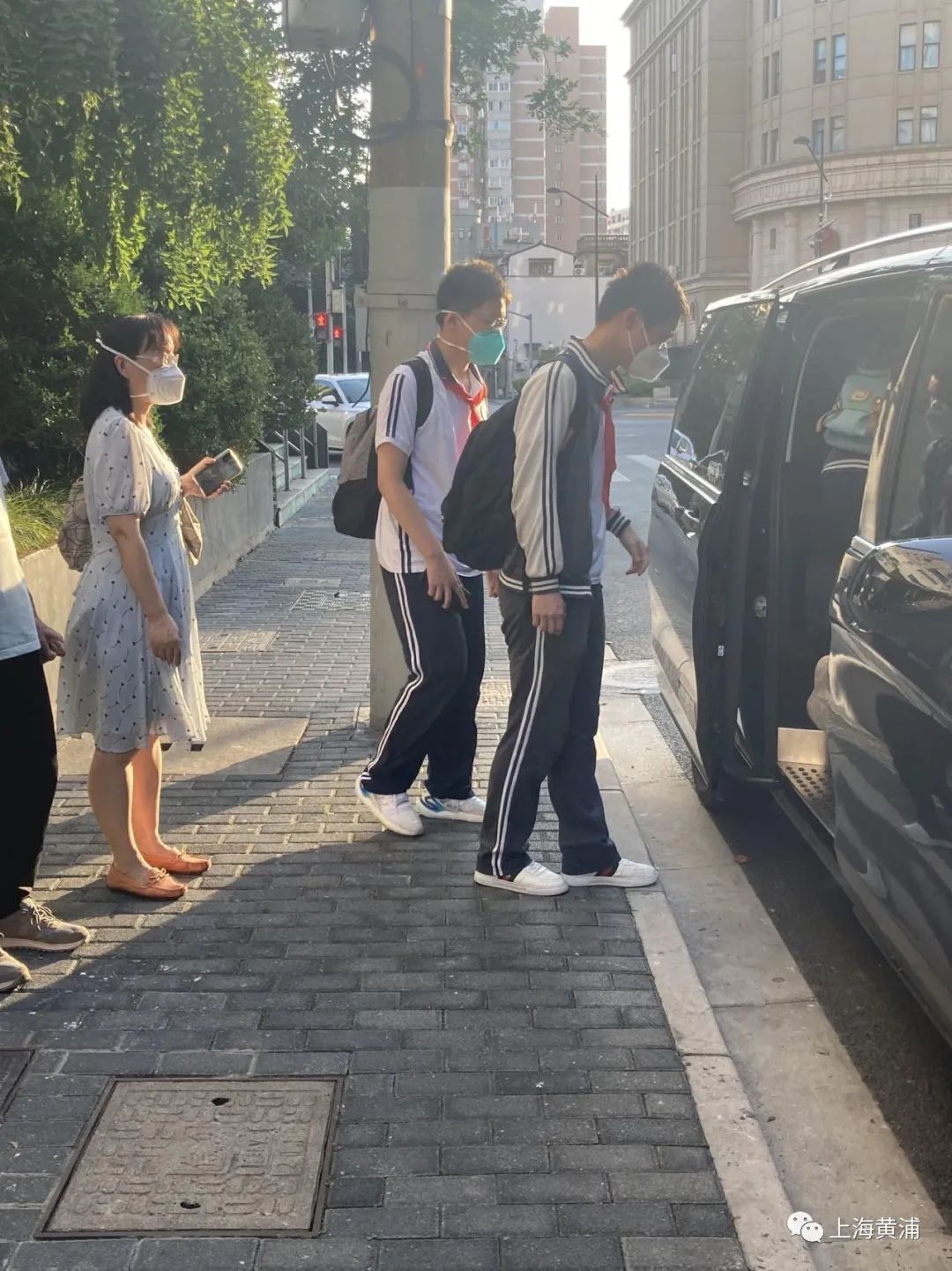 校車點(diǎn)對(duì)點(diǎn)：“上學(xué)路上有我們守護(hù)！”