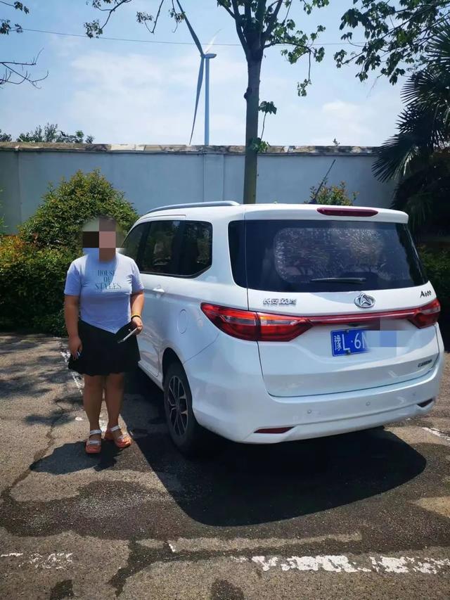 夏季整治百日行動丨“黑校車”超員上路，舞陽交警嚴(yán)查嚴(yán)懲，絕不姑息！