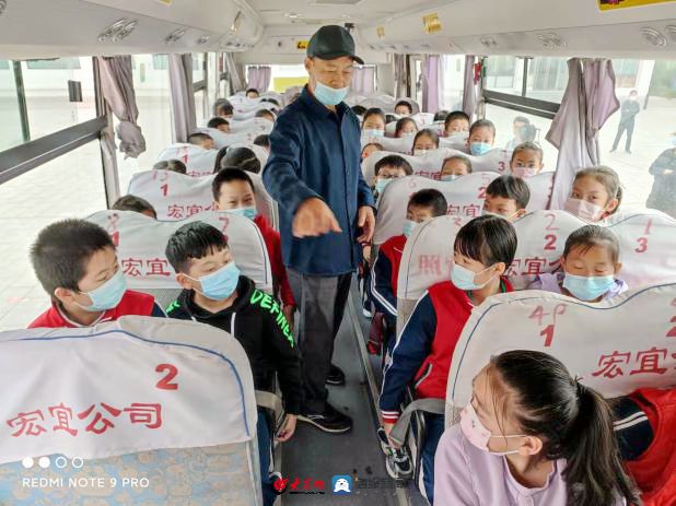 濰坊濱海一中：規(guī)范校車(chē)安全管理，保障學(xué)生健康安全