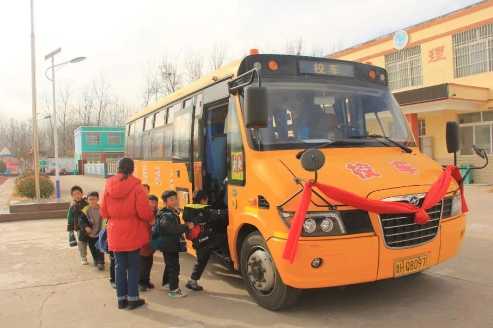 校車進鄉(xiāng)村丨高樓鄉(xiāng)第一輛校車開通啦