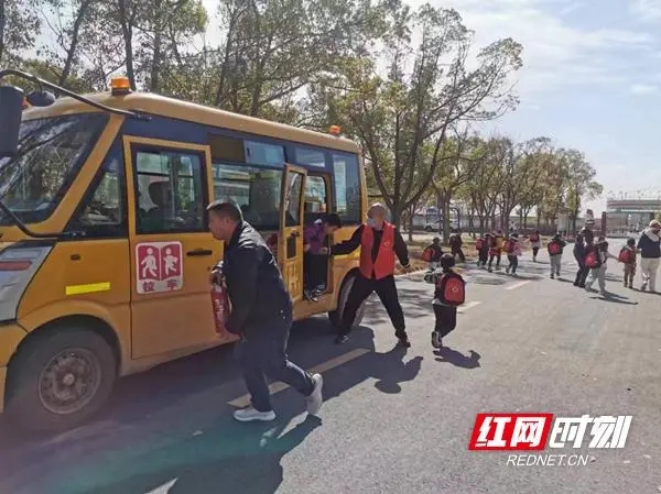 華陰交警源頭監(jiān)管繃緊弦 安全告誡筑防線