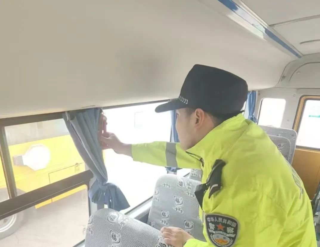【護航開學季】建平交警開展校車安全大檢查工作，護航學生平安出行