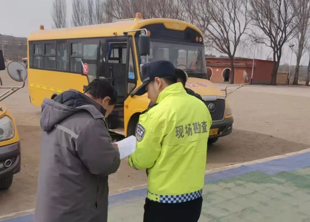 【護航開學季】建平交警開展校車安全大檢查工作，護航學生平安出行