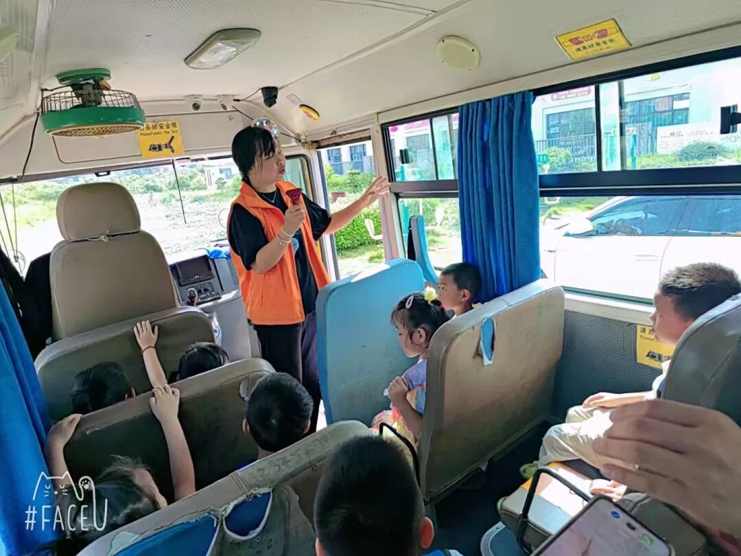 華林幼兒園校車(chē)逃生演練：為孩子安全“加碼”