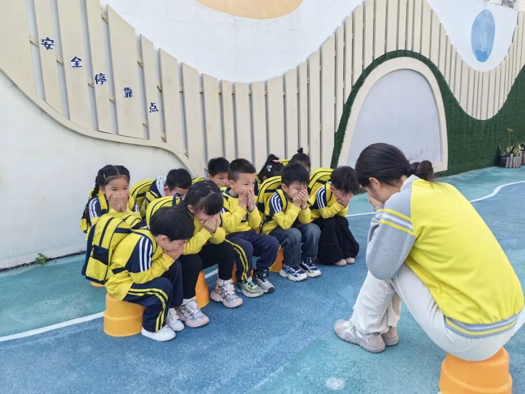 【平安校園】2026年春季學期校車安全應急疏散演練活動