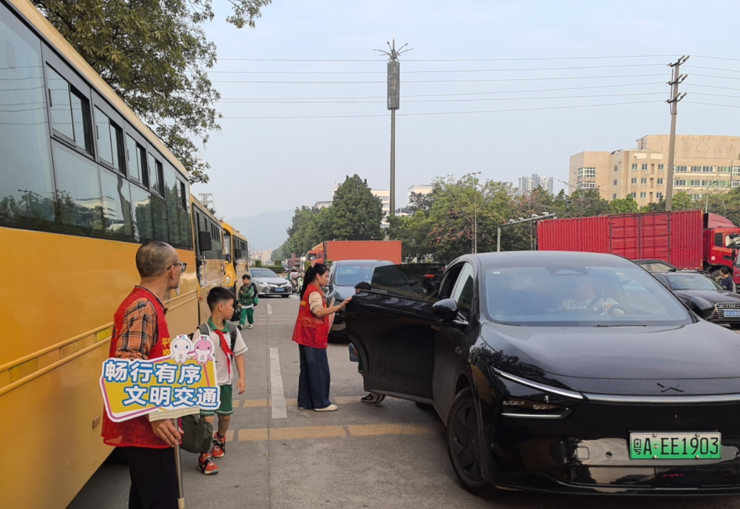 織密校車安全網 守護學子平安行