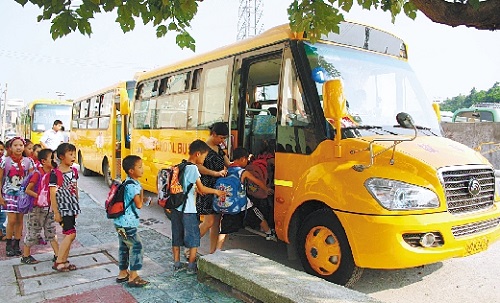 “一號校車”從線上駛?cè)胄@還有多遠(yuǎn)