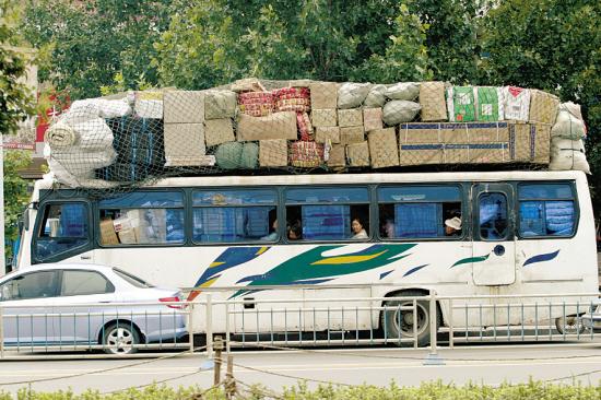 為什么中國客車和貨車是平頭而校車是尖頭的？看完才明白背后用意