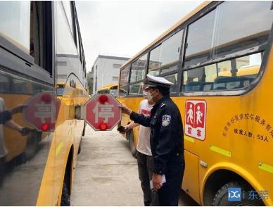 石排對(duì)全鎮(zhèn)107輛校車(chē)進(jìn)行“體檢”