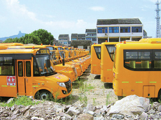 嶄新校車“撂荒”了