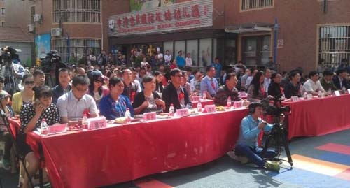 宇通“六一”獻(xiàn)禮烏魯木齊幼兒園 10輛專用校車交付