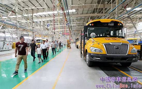 校車安全不是靠“45度角的仰望”，更需360度的行動！TA做到了