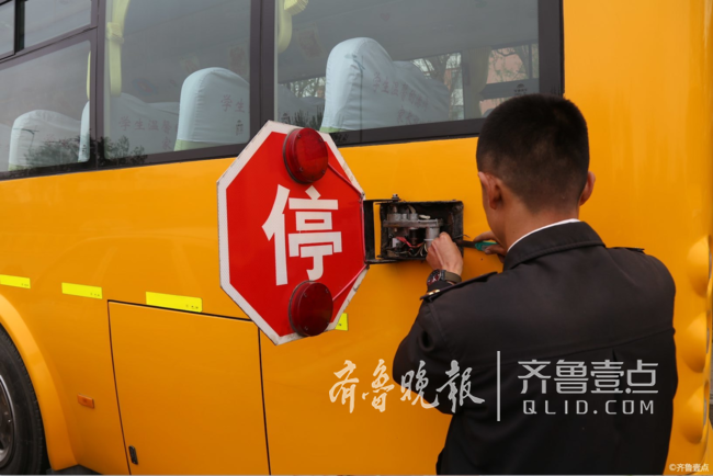 青島：黃島有位80后校車司機(jī),酷愛鉆研獲國家專利