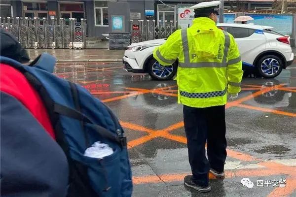全省交警多策并舉 全力為中小學(xué)生開學(xué)保駕護(hù)航