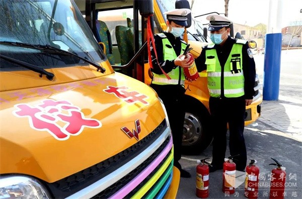 開學(xué)季，五菱校車又開啟一波全新守護！