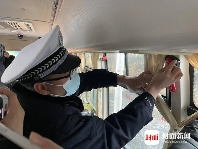 檢查校車安全、上開學前安全課 成都交警護航平安上學路