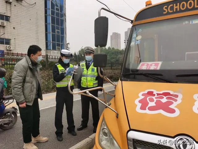 入企業(yè)，進(jìn)學(xué)校 武漢交警多維度開展校車大治理