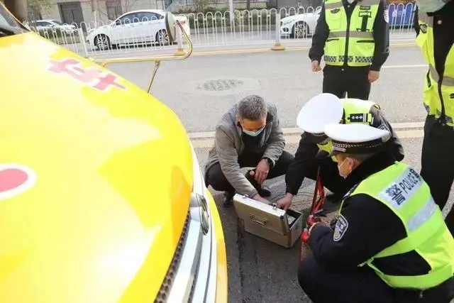 入企業(yè)，進(jìn)學(xué)校 武漢交警多維度開展校車大治理