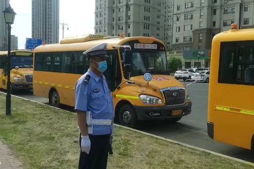 安全生產月 | 大慶交警聯合教育局開展校車安全突擊檢查及宣傳教育活動