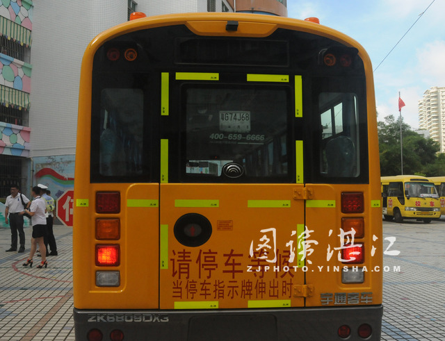廣東湛江市“大鼻子”校車亮相幼兒園