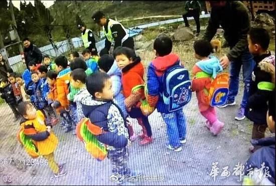 準(zhǔn)載18人裝36人  四川達(dá)州一幼兒園校車駕駛員被刑拘