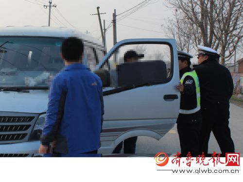 濱州沾化交警查獲一輛無資質非法改裝“黑校車”