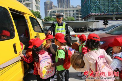 超員100%！山東聊城金色童年幼兒園校車被查