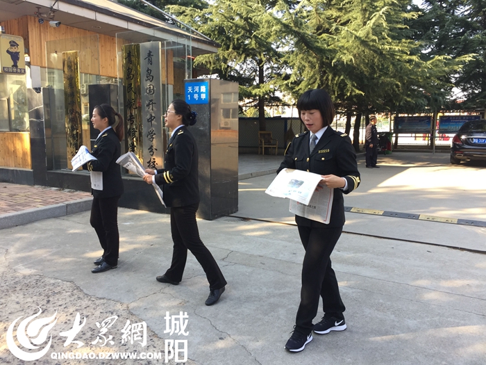 溫馨校車開展“義賣新聞報(bào)”活動(dòng)