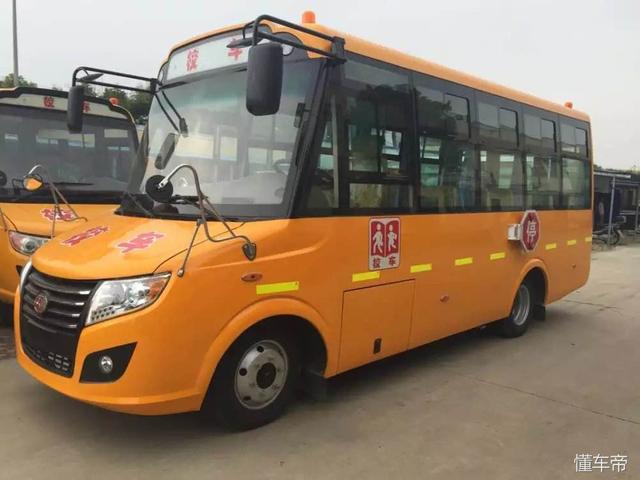 安全標(biāo)準(zhǔn)嚴(yán)格的美國(guó)校巴再次戰(zhàn)勝卡車(chē) 校車(chē)安全不容忽視