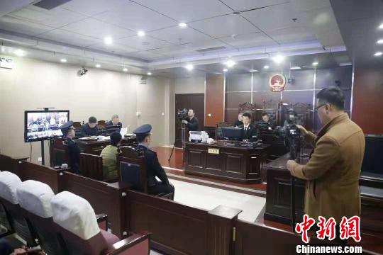 包頭超載校車宣判 案發(fā)時(shí)7人座客車實(shí)載27名學(xué)生