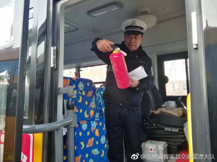 [百日安全行動]輝南交警:大排查 大治理 密織校車安全網(wǎng)