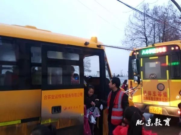 八斗學(xué)校校車照管員貼心服務(wù)獲點(diǎn)贊