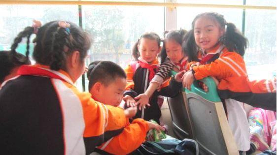 校車安全知識(shí)，小朋友乘坐校車要注意什么？