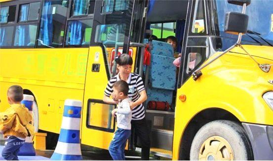 校車安全知識(shí)，小朋友乘坐校車要注意什么？