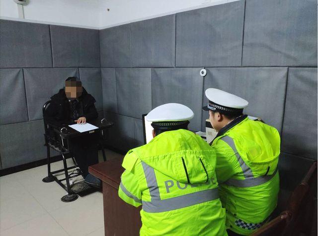 【警事】王英校車公司負(fù)責(zé)人二次無證駕駛被行拘