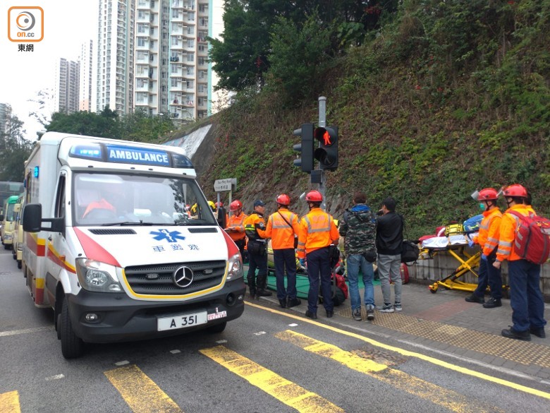香港兩校車相撞，至少15名幼兒園學生受傷