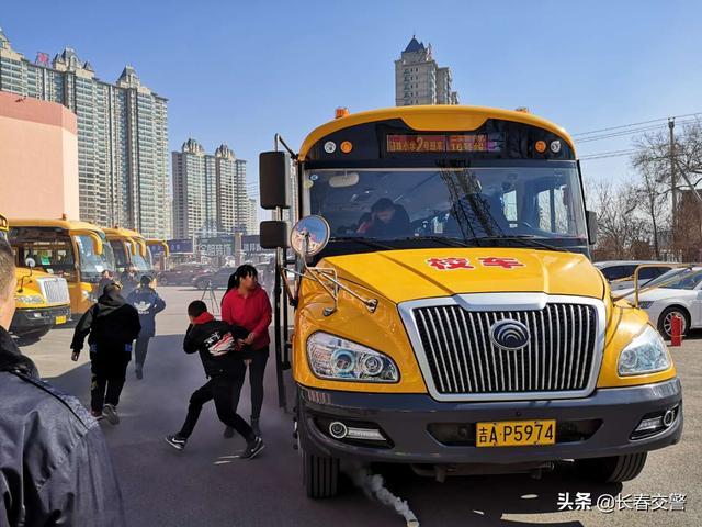 強化校車檢查，筑牢安全防線，“校車安全”這根弦堅決不能松！
