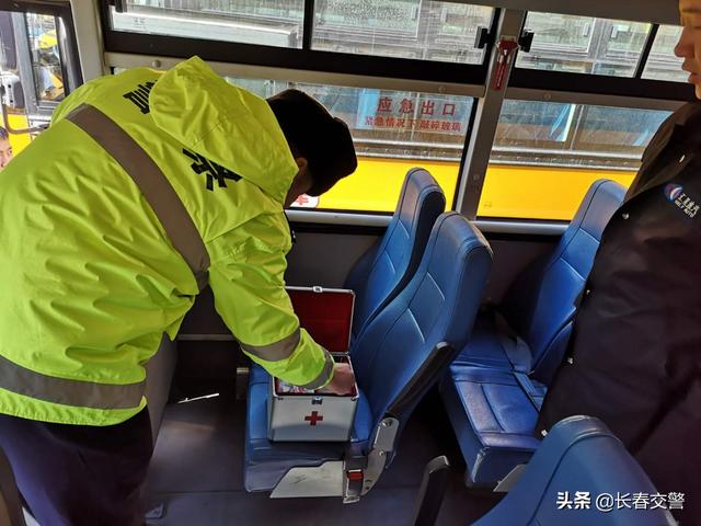 強化校車檢查，筑牢安全防線，“校車安全”這根弦堅決不能松！