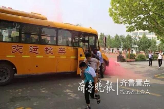 魚臺校車與貨車相撞起火？原來是場應急演練