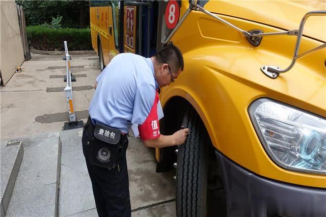 嚴把校車審驗關，護航學生上學路