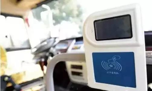 機(jī)智！湖北崇陽(yáng)投用智慧校車：孩子遺忘在車上會(huì)自動(dòng)報(bào)警