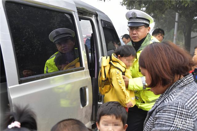 觀山湖區多部門聯合執法 整治打擊“黑校車”