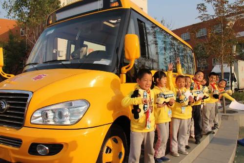 擅自將校車用來干這件事， 武漢一小學校長受處分