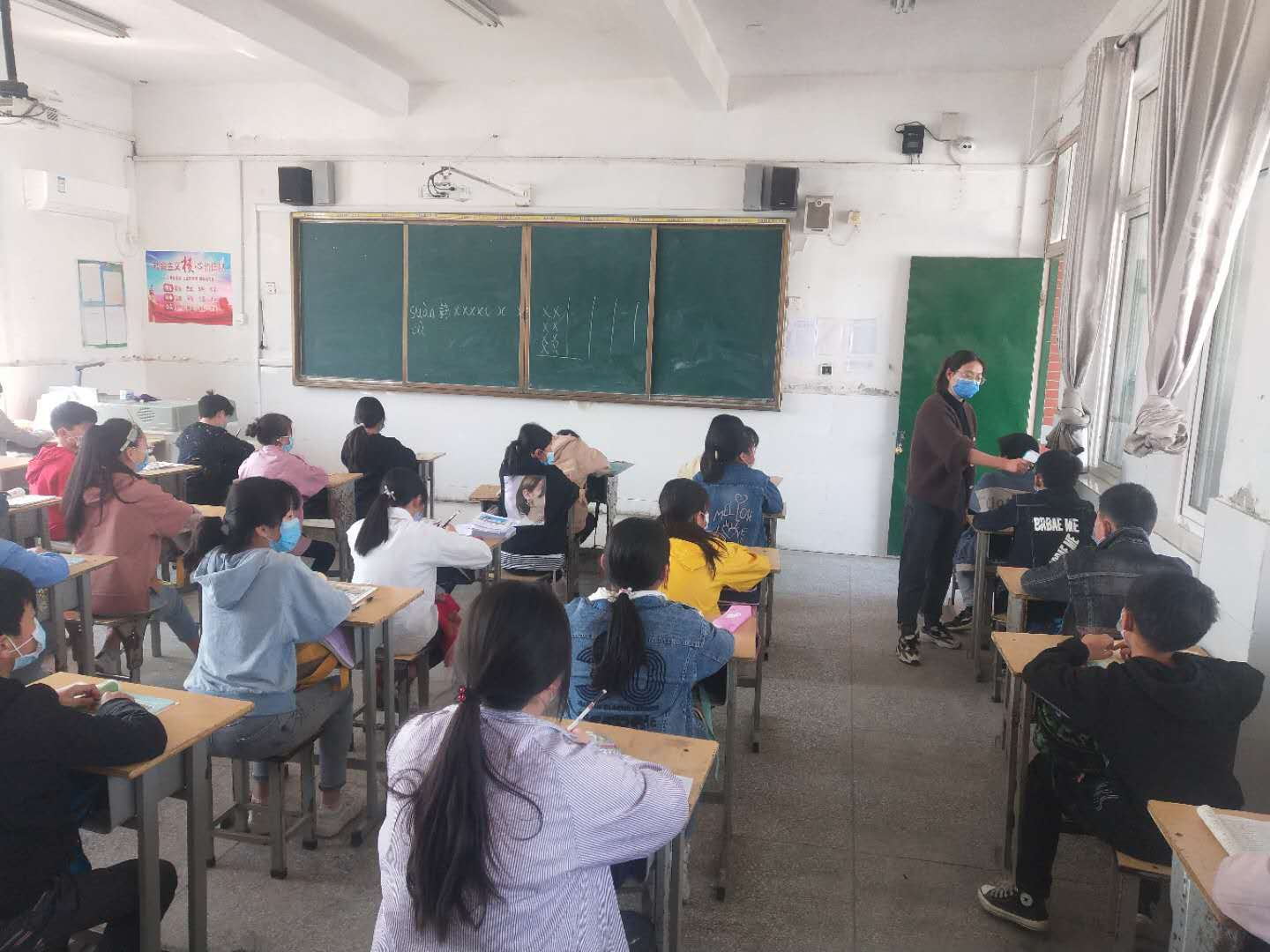安徽鳳陽(yáng)：小學(xué)生有序返校復(fù)學(xué)