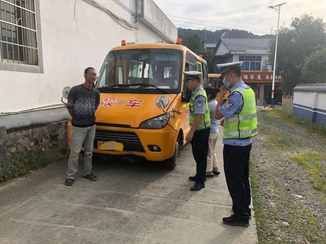 無資質(zhì)也敢開校車？！鉛廠校車司機(jī)遭重罰