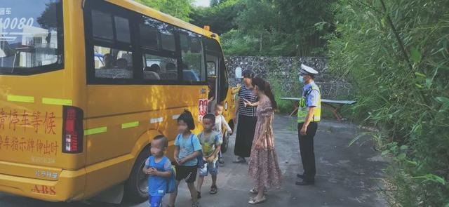 無資質(zhì)也敢開校車？！鉛廠校車司機(jī)遭重罰