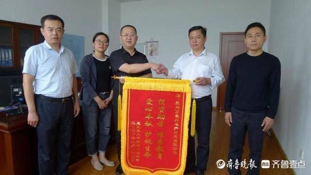 山東：惠民縣大年陳鎮(zhèn)，愛心企業(yè)情系教育，莘莘學子喜獲校車