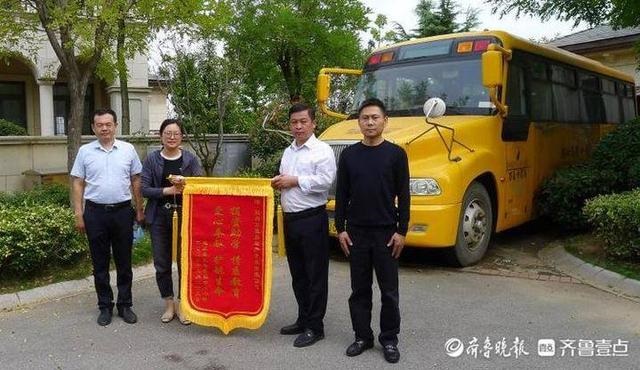 山東：惠民縣大年陳鎮(zhèn)，愛心企業(yè)情系教育，莘莘學子喜獲校車