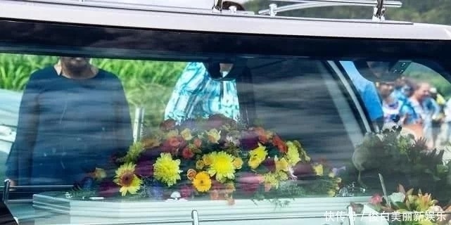澳大利亞：3歲男孩被落在校車里6小時活活熱死，被發現時尸體仍系著安全帶
